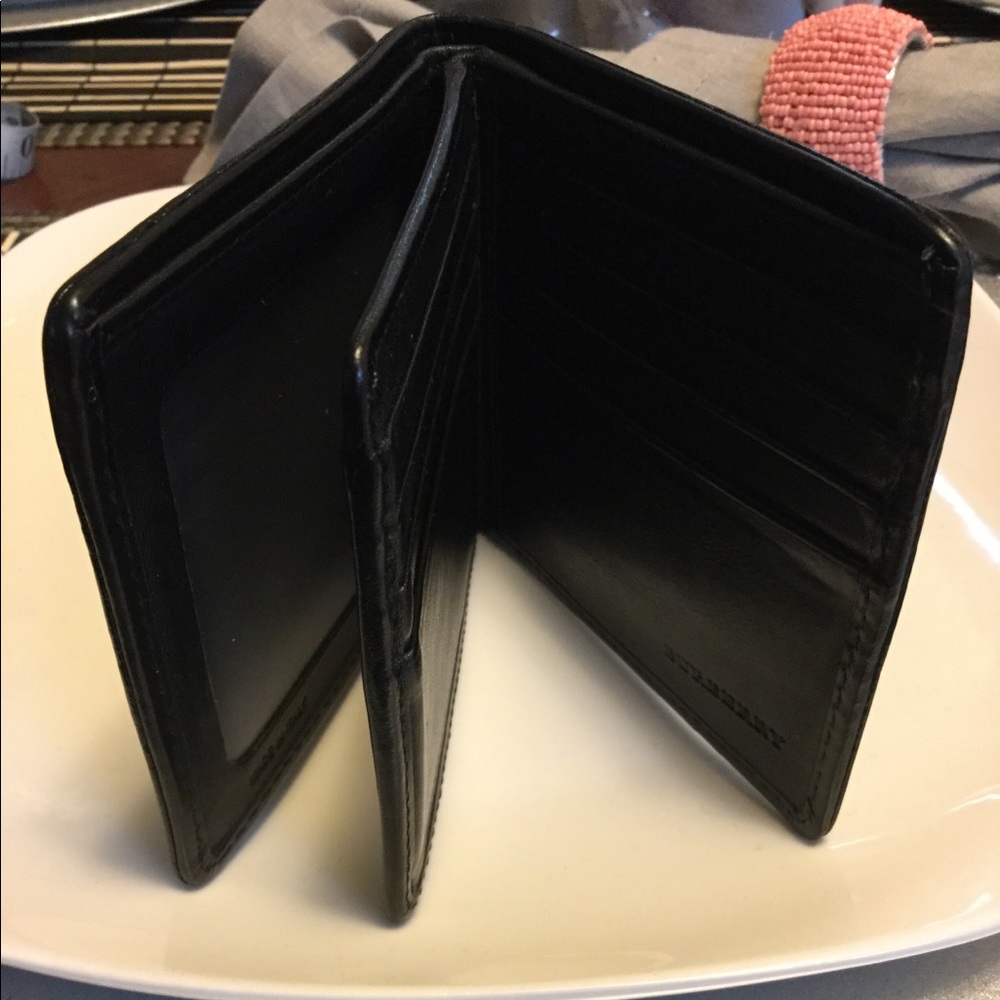 ❌ SOLD ❌ Burberry Bi Fold Wallet - Picture 8 of 8